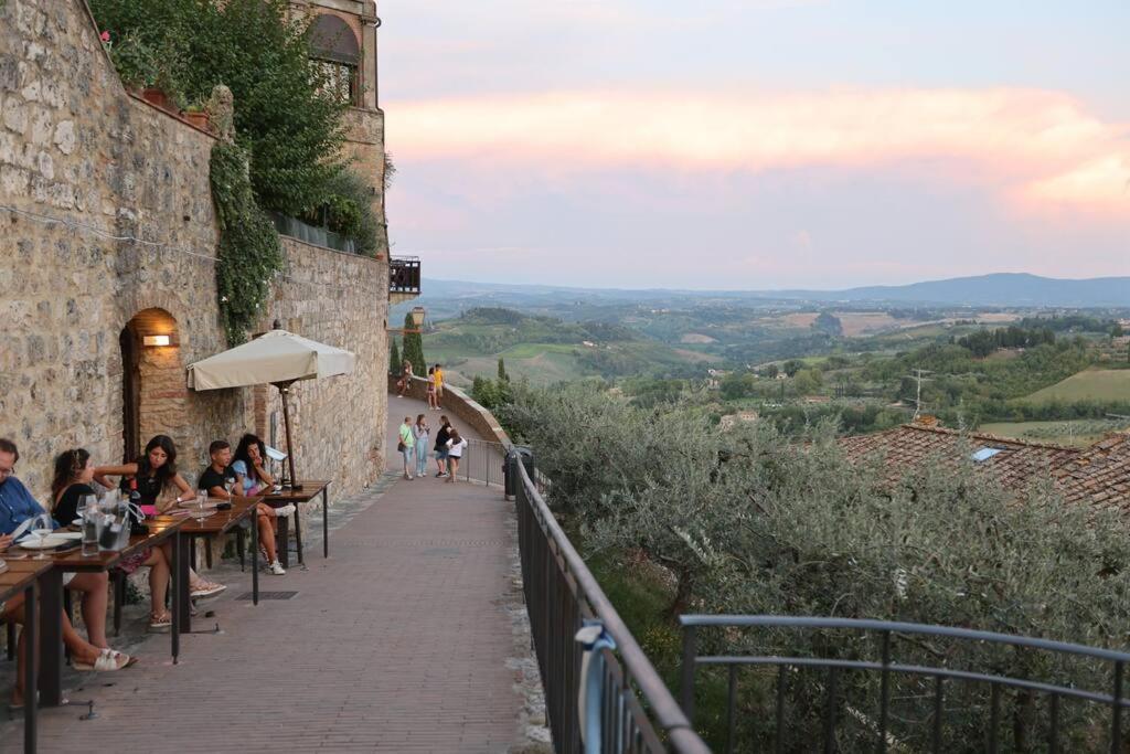 Lovely 2 Bedroom In San Gimignano Historic Center 外观 照片